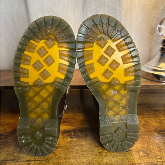 Dr. Martens 2976 Leonore Faux Fur Lined Chelsea Boots - Picture 8 of 8